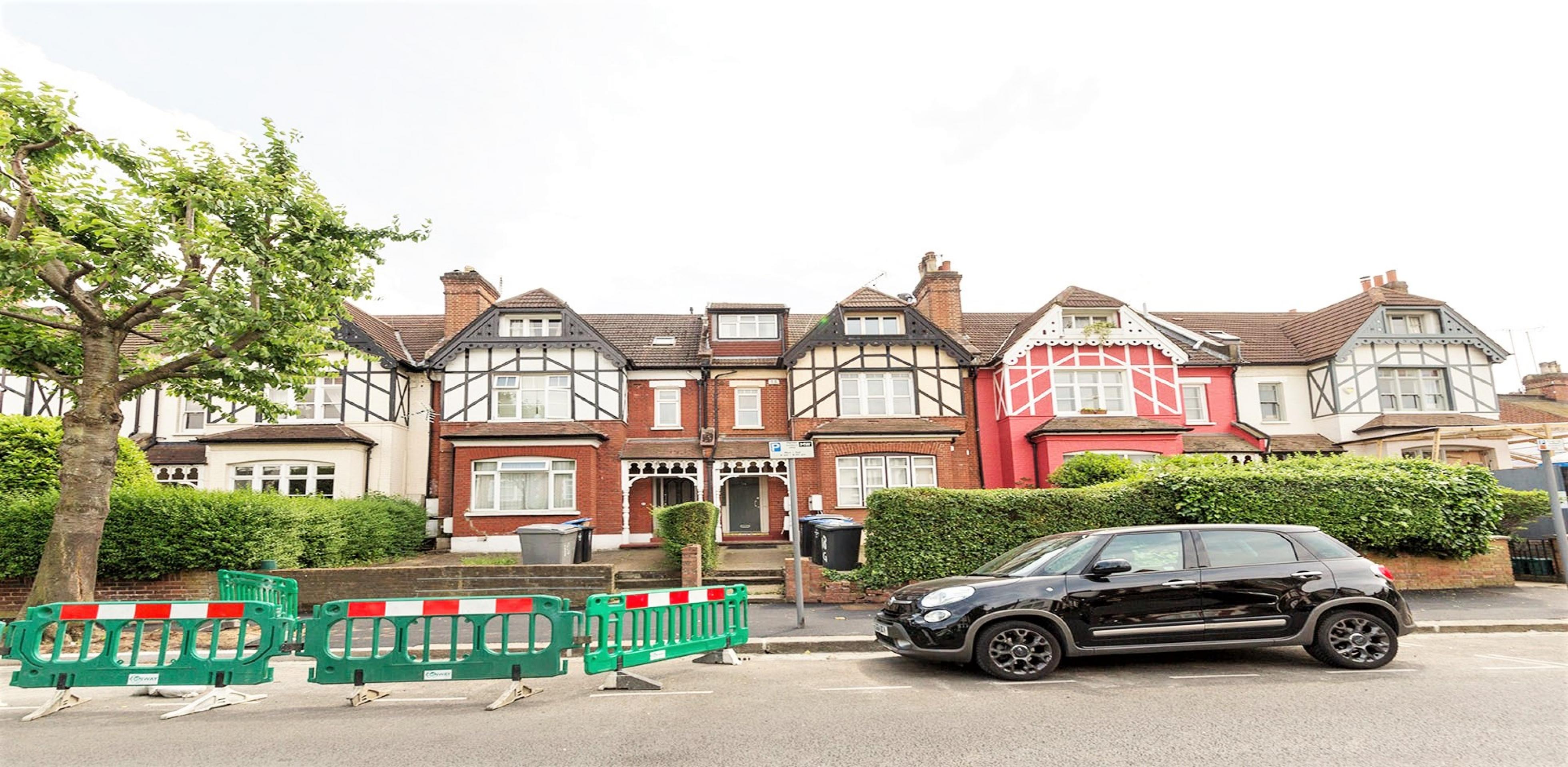 			NEW INSTRUCTION (Private Garden), 3 Bedroom, 1 bath, 1 reception Flat			 Grosvenor Gardens, WILLESDEN GREEN NW2